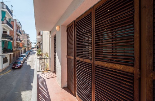 Canet de Mar Apartment | Vacation Apartment "Playa de Canet 1" with Balcony and Wi-Fi