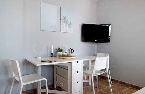 Playa Blanca Apartment | Vacation Apartment 'La Estrella II' with Sea View, Wi-Fi and Air Conditioning