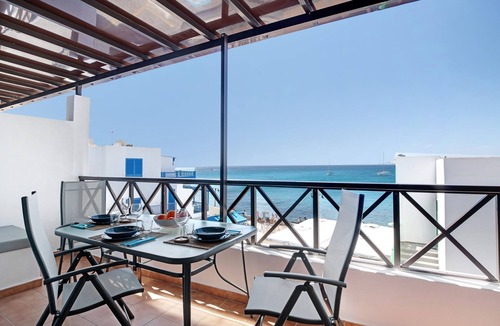 Playa Blanca Apartment | Vacation Apartment 'La Estrella II' with Sea View, Wi-Fi and Air Conditioning