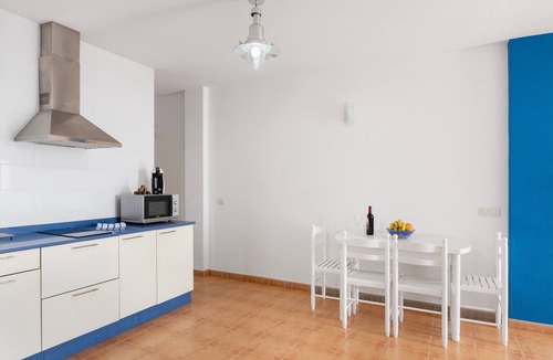 Caleta de Sebo House | Vacation Home 'Azul' with Sea View, Private Terrace and Wi-Fi