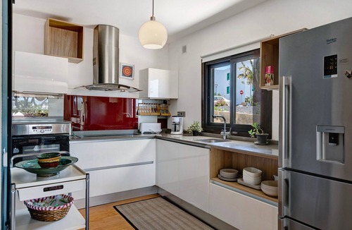 Costa Teguise House | Vacation Home 'Casa La Rosa Del Mar' with Private Terrace, Balcony and Wi-Fi