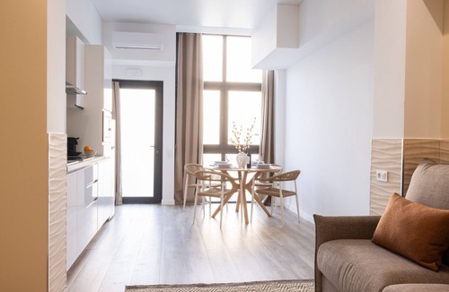 Safranar Apartment | Valencia Urban Suite V | 4 Guests | A/C & Wi-Fi | Near the City Center