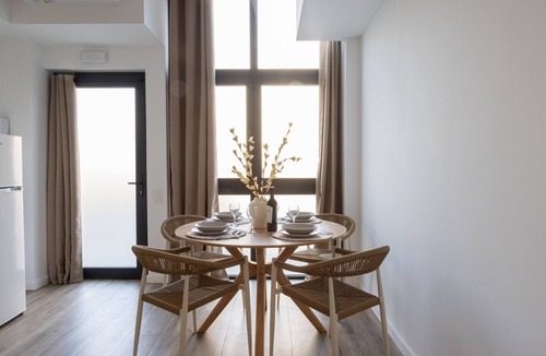 Safranar Apartment | Valencia Urban Suite VIII | 4 Guests | A/C & Wi-Fi | Near the City Center