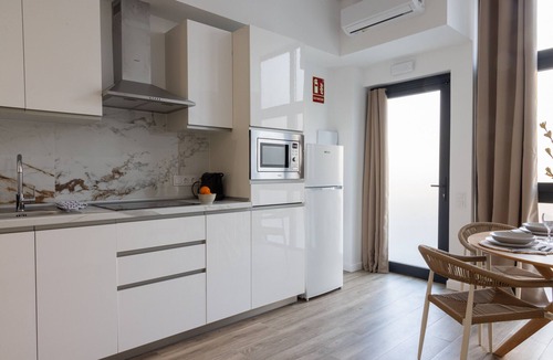 Safranar Apartment | Valencia Urban Suite IX | 4 Guests | A/C & Wi-Fi | Near the City Center