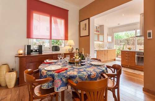 Castelldefels Villa | Villa 'Bella Estança' with Private Pool, Wi-Fi and Air Conditioning