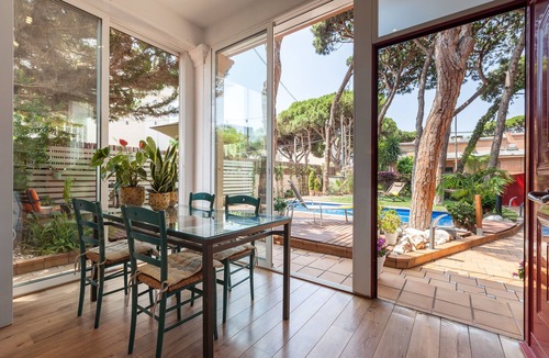 Castelldefels Villa | Villa 'Bella Estança' with Private Pool, Wi-Fi and Air Conditioning
