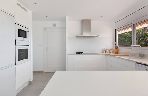 Canet de Mar Villa | Villa 'Berganti' with Private Pool, Wi-Fi, and Air Conditioning