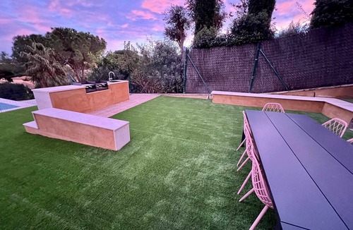 Calonge House | Villa Cabañas with infinity pool, gardens and barbecue in Calonge, Costa Brava