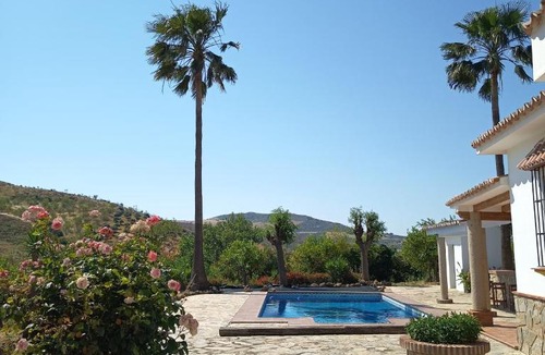 Valle de Abdalagis Ski Chalet | Villa Cabera I Piscina Privada I Barbacoa I Cerca de Caminito del Rey