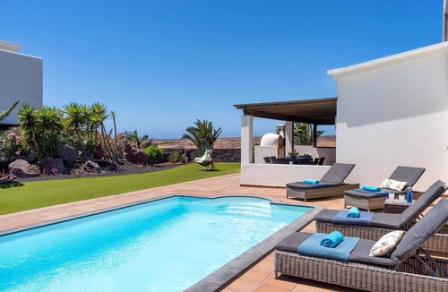 Montana Roja Villa | Villa Casa Suenos by Villa Plus
