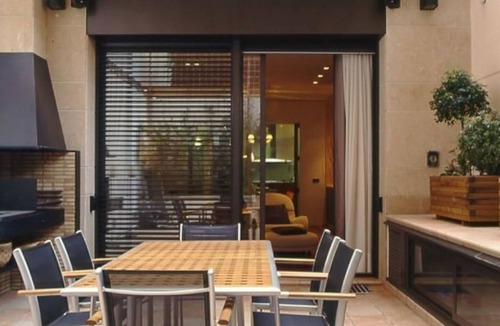 Sant Andreu de Palomar House | Villa con piscina privada, sauna y sala lounge en Barcelona by Interhome