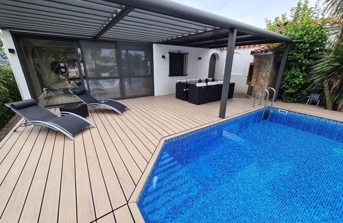 Empuriabrava Villa | Villa Doris, supperbe villa with private pool and mooring on the canal!