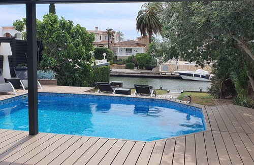Empuriabrava Villa | Villa Doris, supperbe villa with private pool and mooring on the canal!