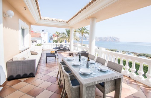 Javea Villa | Villa Frente al mar con Vistas, Terraza, Barbacoa y Piscina con spa