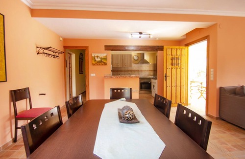Casas de Torrat Villa | Villa Guapa Los Pinos ★ Large Pool Hot Tub Air‑Co 5 Min from the Sea