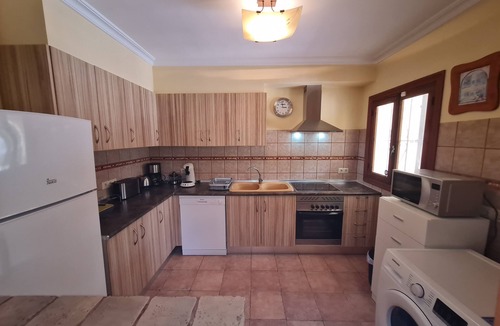 Casas de Torrat Villa | Villa Guapa Los Pinos ★ Large Pool Hot Tub Air‑Co 5 Min from the Sea