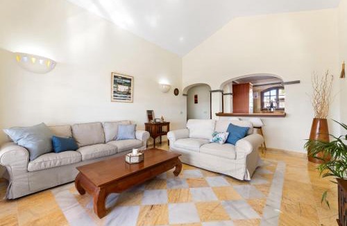 Montana Roja Villa | VILLA HELEN