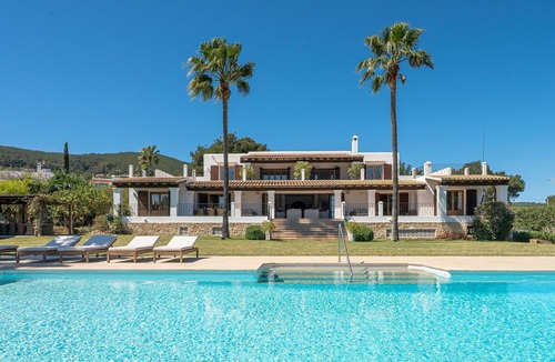 Santa Eulalia del Rio Villa | Villa in Santa Eulària Des Riu with 7 bedrooms sleeps 14