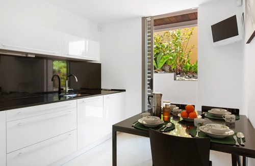 Canet de Mar Villa | Villa 'Las Palmeras' for Families Only with Private Pool, Wi-Fi, and Air Conditioning