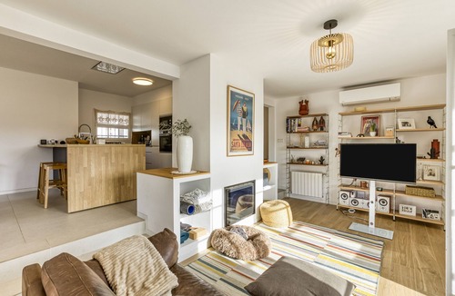 Calonge Villa | Villa 'Les Aulines' with Mountain View, Wi-Fi and Air Conditioning
