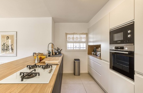 Calonge Villa | Villa 'Les Aulines' with Mountain View, Wi-Fi and Air Conditioning