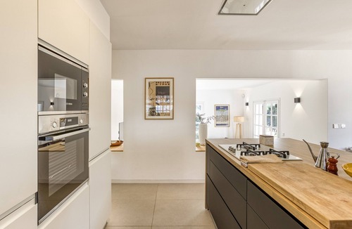 Calonge Villa | Villa 'Les Aulines' with Mountain View, Wi-Fi and Air Conditioning
