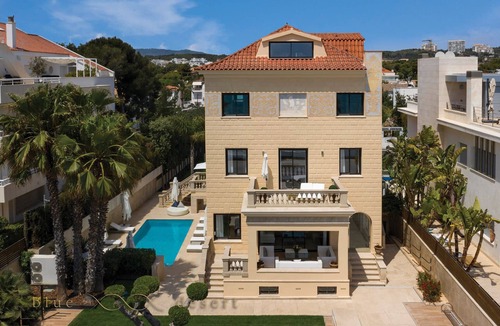 Passeig Maritim Villa | Villa Madonna Impressive maritime villa with private pool & garden from the center of Sitges