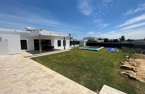 Conil de la Frontera Cottage | Villa Manoli Namaste, 6 minutes drive to the beach and downtown