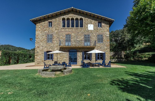 Arbucies Villa | Villa 'Romana Restaurada Entre' with Mountain View, Private Pool and Wi-Fi