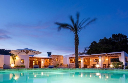 Sant Josep de sa Talaia Villa | Villa 'Sa Paissa De Can Sergent' with Mountain Views, Wi-Fi, and Air Conditioning