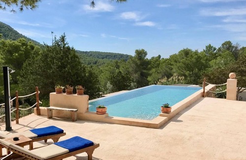 Sant Josep de sa Talaia Villa | Villa 'Sa Paissa De Can Sergent' with Mountain Views, Wi-Fi, and Air Conditioning