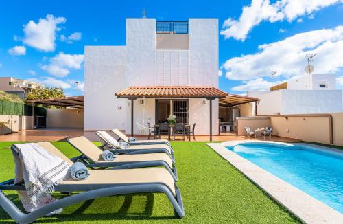 Candelaria Villa | Villa Trueno Refugio de Lujo con Piscina Climatizada y Vistas