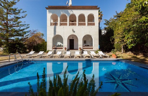 Cabrils Villa | Villa 'Un Lugar Especial' with Private Pool, Private Terrace and Wi-Fi
