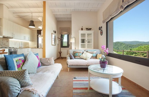 Vallgorguina Villa | Villa 'Vora Cel' with Mountain View, Private Pool and Wi-Fi