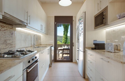 Vallgorguina Villa | Villa 'Vora Cel' with Mountain View, Private Pool and Wi-Fi