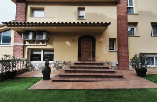 Vallromanes Ski Chalet | Villa with a private pool, 25 minutes from Barcelona (Vallromanes), near the F1 circuit