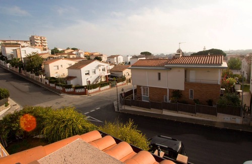 Pineda de Mar House | VILLA WITH POOL, GARDEN, BARBECUE, SOLÁRIUM, 900 METERS FROM THE BEACH,