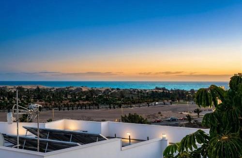 Maspalomas Villa | VillasRoyale León - heated pool and barrier free access
