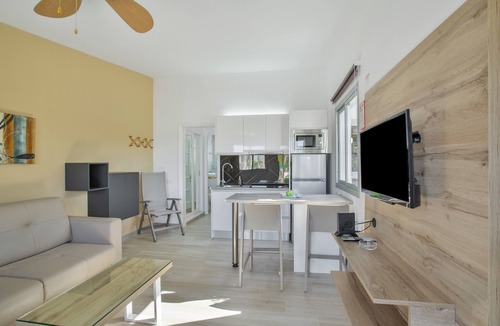 Maspalomas Resort | 'Vista' with Shared Pool, Wi-Fi and Air Conditioning