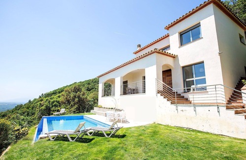 Santa Cristina de Aro House | Wonderful private villa for 8 guests with private pool, WIFI, A/C, TV and patio