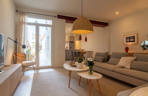 Malgrat de Mar House | Wonderful villa for 7 guests with WIFI, A/C, private pool, TV and patio