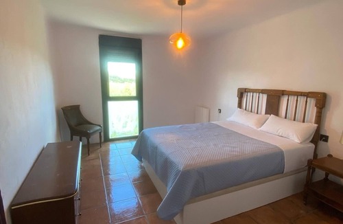 Santa Maria de Miralles House | XV century farmhouse, rural house, no neighbors, swimming pool, barbecue, fireplace.