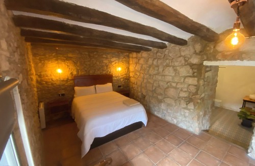 Santa Maria de Miralles House | XV century farmhouse, rural house, no neighbors, swimming pool, barbecue, fireplace.