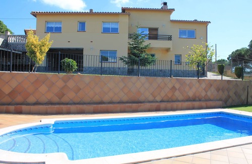 Lloret de Mar Villa | 🍹 Your perfect getaway: holiday home with a pool and spacious outdoor areas