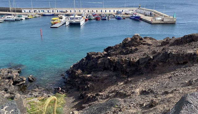 1 Bedroom apartment, sea views, old town, 30m from the boardwalk.