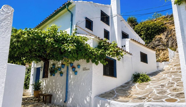 2-Bed Country House - Mountain Views - Sleeps 6