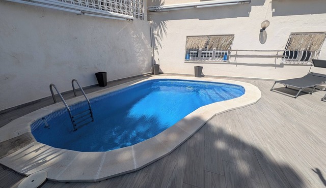 2 BEDROOM APARTMENT 10 MINUTES FROM THE SEA WITH SWIMMING POOL