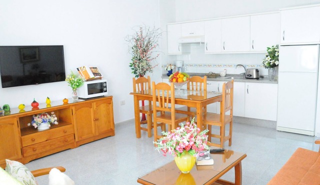 2-Schlafzimmer-Wohnung by Interhome