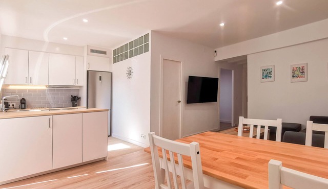 3 bedroom apartment, completely renovated and ready to move in.