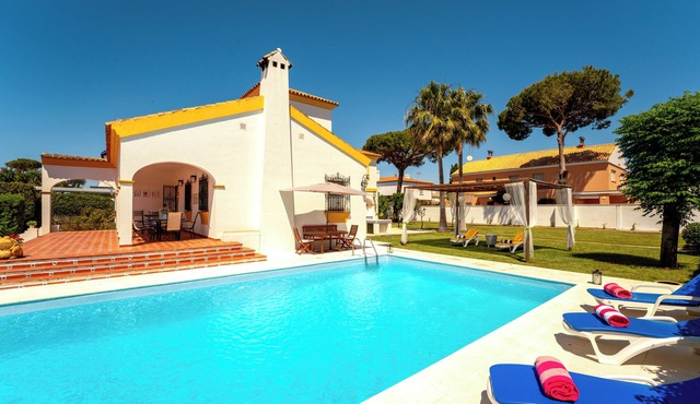 5-Bedroom Villa with Private Heated Pool, Garden in Islantilla, Costa de la Luz
